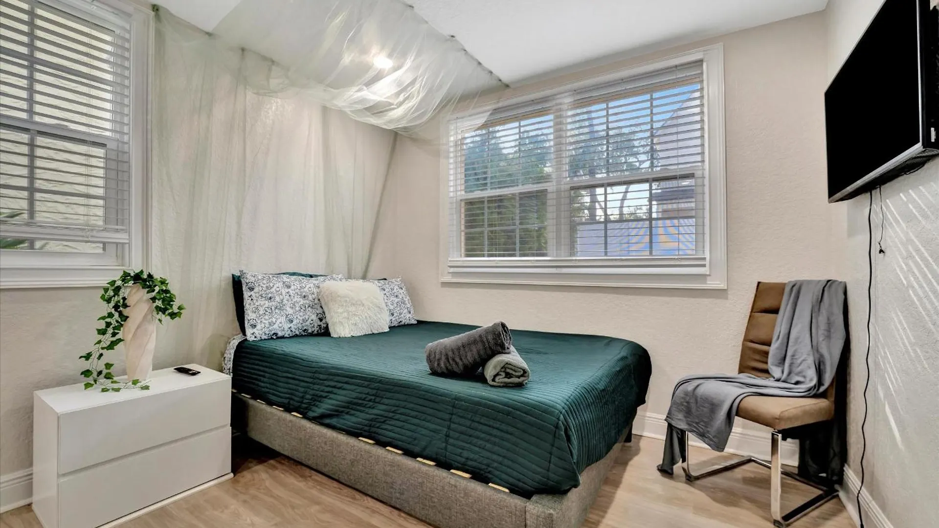 10 Minutes To Downtown Ac, Free Parking Villa Tampa