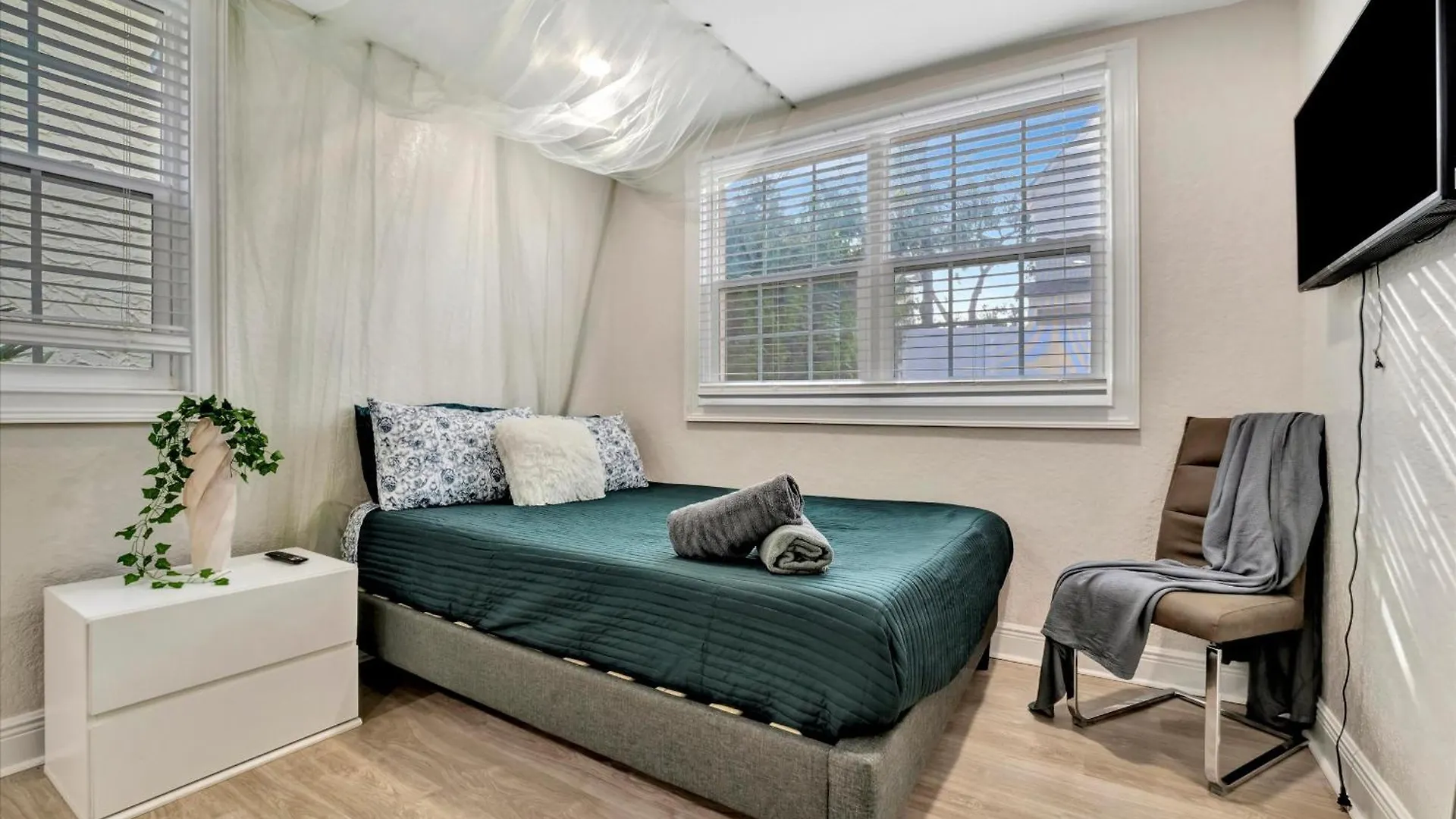 10 Minutes To Downtown Ac, Free Parking Villa Tampa United States